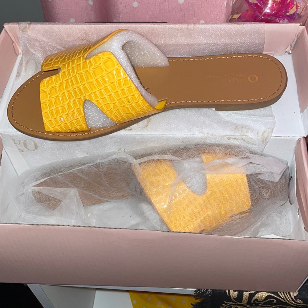 Size 8.5 women’s slip on shoe